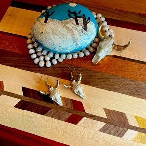 Knotted glass crystal longhorn steer pendant necklace and steer earring gift set